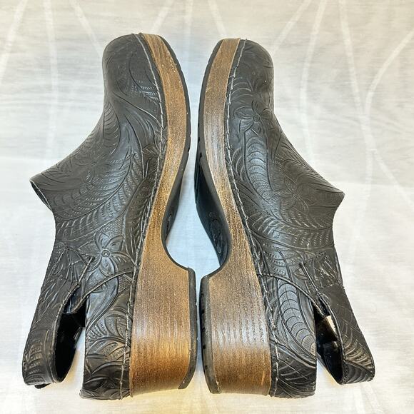 Bella Vita Starlee sz 8 Clogs Heel Strap Slip Resistant Black Tooled Leather - Picture 7 of 10